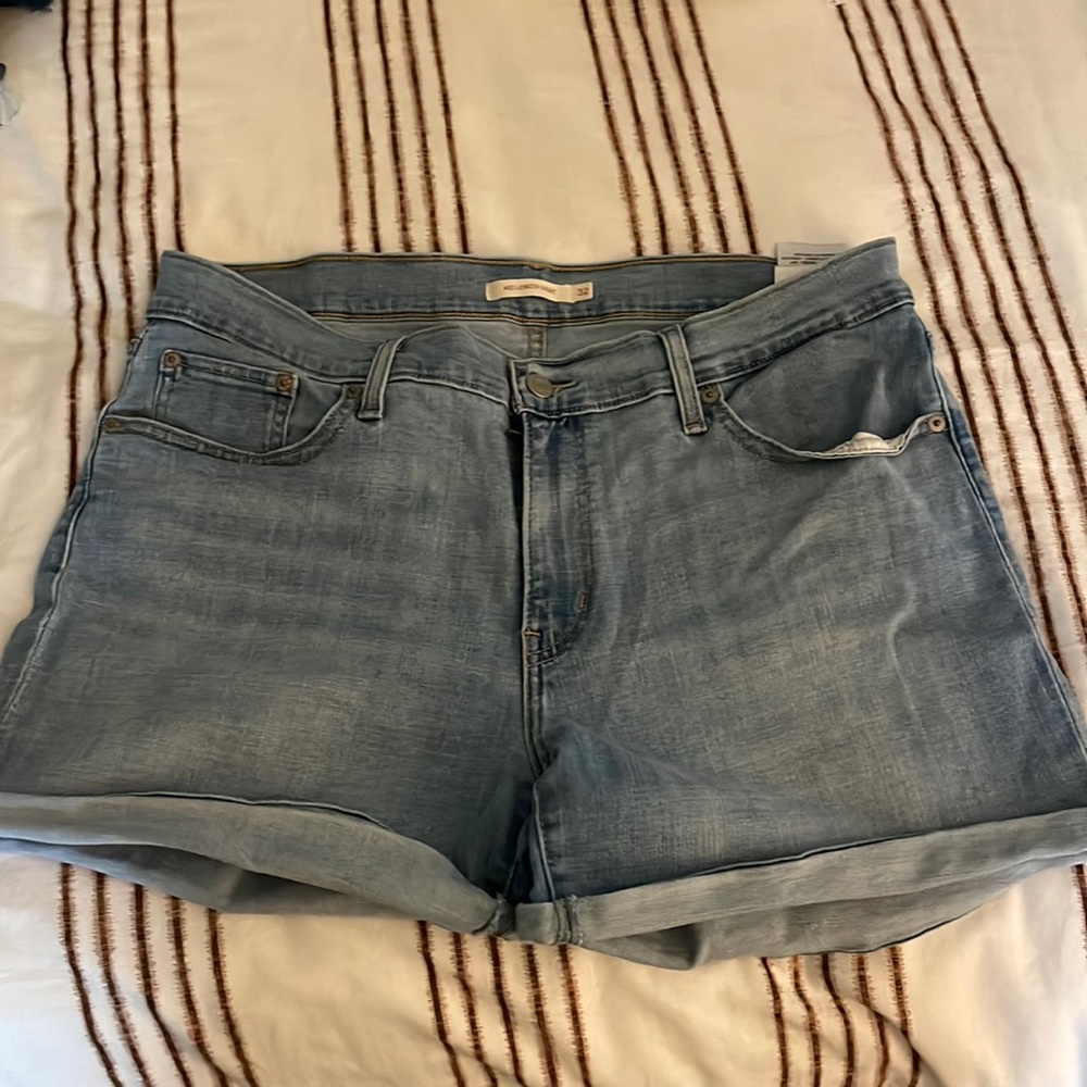MID LENGTH WOMENS SHORTS